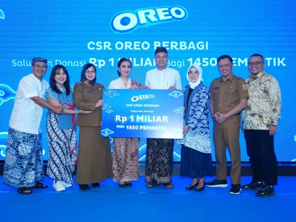 Dalam rangka Hari Batik Nasional Mondelez Indonesia Perusahaan makanan ringan dengan Brand Oreo di Kabupaten Cirebon.