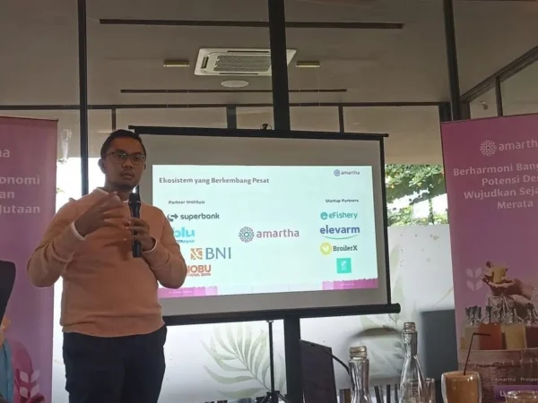 Founder & CEO Amartha Andi Taufan Garuda Putra saat menjelaskan UMKM berperan penting dalam meningkatkan kontribusi pertumbuhan ekonomi nasional sebesar delapan persen, Selasa, 26 November 2024.