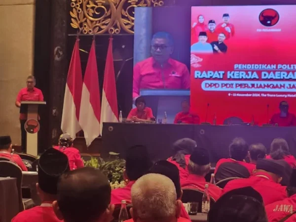 ORASI: Sekretaris Jenderal PDI Perjuangan Hasto Kristiyanto saat Rapat Kerja Daerah Khusus (Rakerdasus) PDI Perjuangan Jabar menjelang pencoblosan Pilkada 2024 di The Trans Luxury Hotel, Kota Bandung, Sabtu, 9 November 2024.