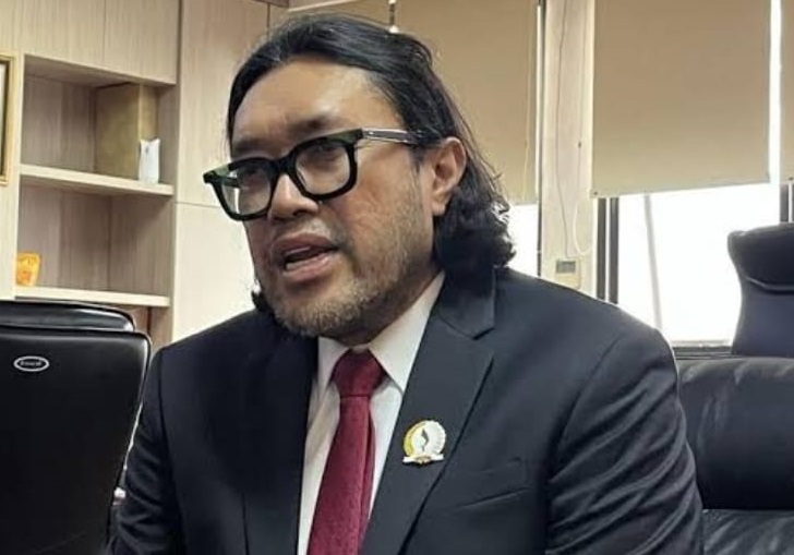 Wakil Ketua III DPRD Jawa Barat Ono Surono mengecam adanya permintaan uang kepada orangtua di sekolah negeri.