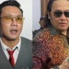 Viral Denny Sumargo diam daiam melaporkan Farhat Abbas ke polisi atas tuduhan pengancaman. Farhat Abbas: "Saya Masih di Atas Denny"