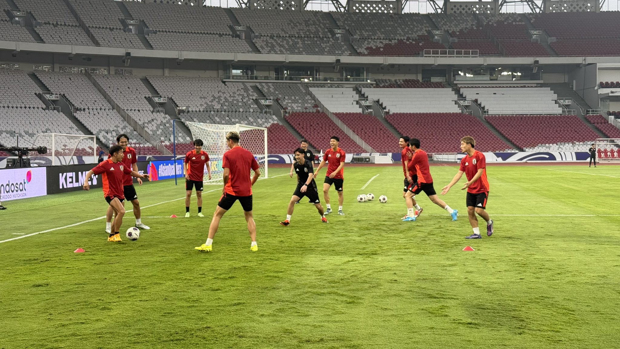 Kondisi lapangan Stadion Utama Gelora Bung Karno (GBK) jelang pertandingan Timnas Indonesia vs Jepang.