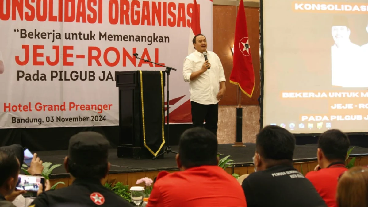 Calon Gubernur Jeje Wiradinata saat membakar semangat Kader Pemuda Demokrat Indonesia, Minggu (3/11).