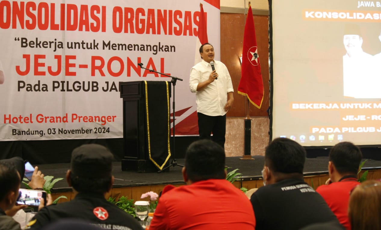 Calon Gubernur Jeje Wiradinata saat membakar semangat Kader Pemuda Demokrat Indonesia, Minggu (3/11).