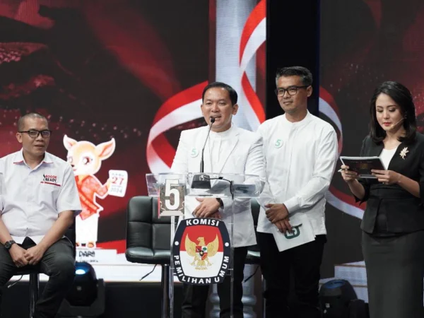 Pasangan Calon Wali Kota dan Wakil Wali Kota Bogor, Dokter Rayendra dan Eka Maulana saat memaparkan programnya dalam Debat Pilkada 2024. (Foto: Yudha Prananda / Istimewa)