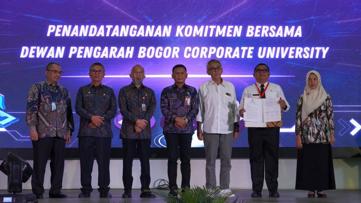 Launching Bogor Corporate University dan LMS SI ABANG TAMPAN di Auditorium Setda Cibinong, Kabupaten Bogor, Kamis (14/11)