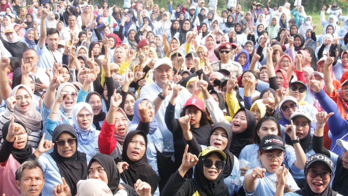 Cabup Bogor Rudy Susmanto senam bareng emak-emak