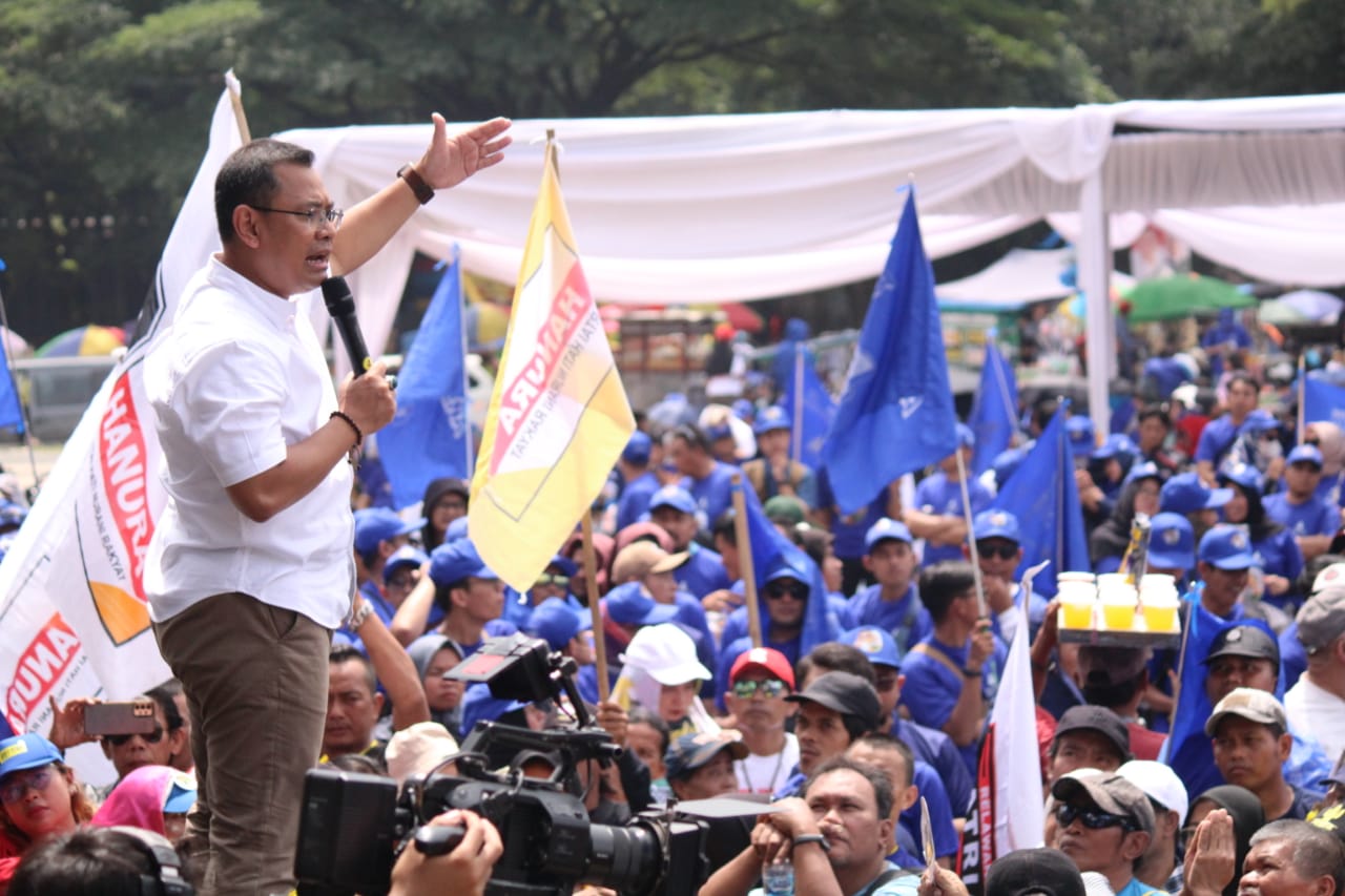 Cawalkot Arfi Rafnialdi saat berorasi dalam Kampanye Akbar di Lapangan Tegallega, Minggu (17/11).