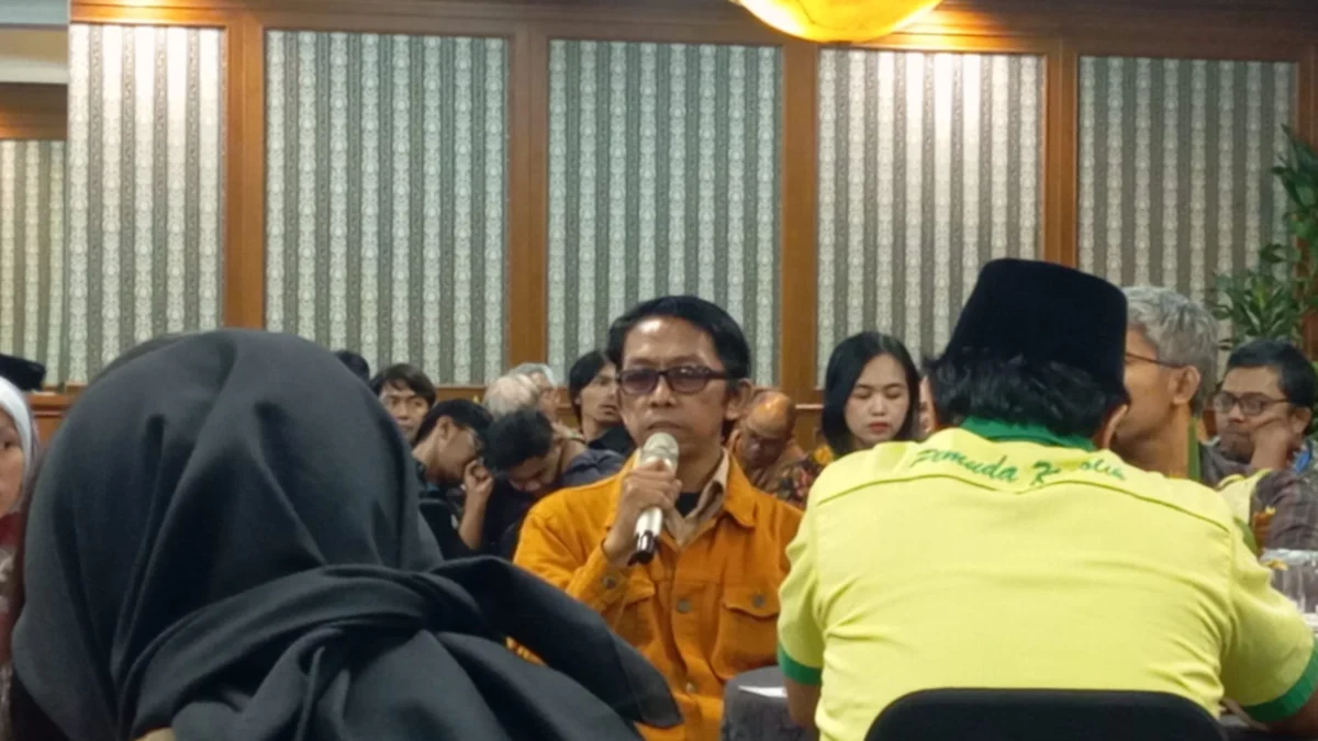 Pegiat dari Cahaya Inklusi Indonesia, Dudi Nurdin saat memaparkan keresahan bagi para calon pemimpin daerah jelang momen Pilkada Serentak 2024. (Nizar/Jabar Ekspres)