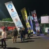 Petugas gabungan saat menertibkan Alat Peraga Kampanye (APK) pada masa tenang Pilkada Banjar 2024, Sabtu 23 November 2024 malam. (Istimewa)