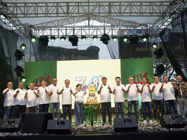 Adira Finance Rayakan HUT Ke-34 dengan Sinergi Bersama Sahabat di Festival Pasar Rakyat Bandung