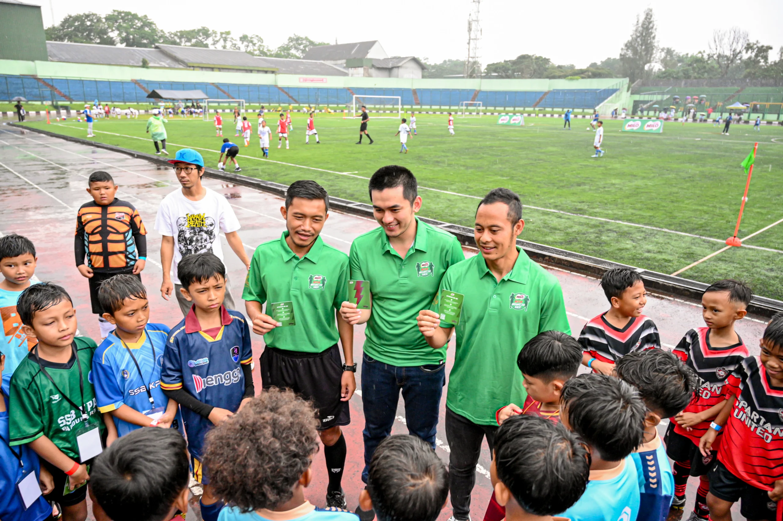 Nestlé MILO Luncurkan MILO Kartu Petir: Panduan Keselamatan bagi Wasit agar Tetap Aman Saat Hujan