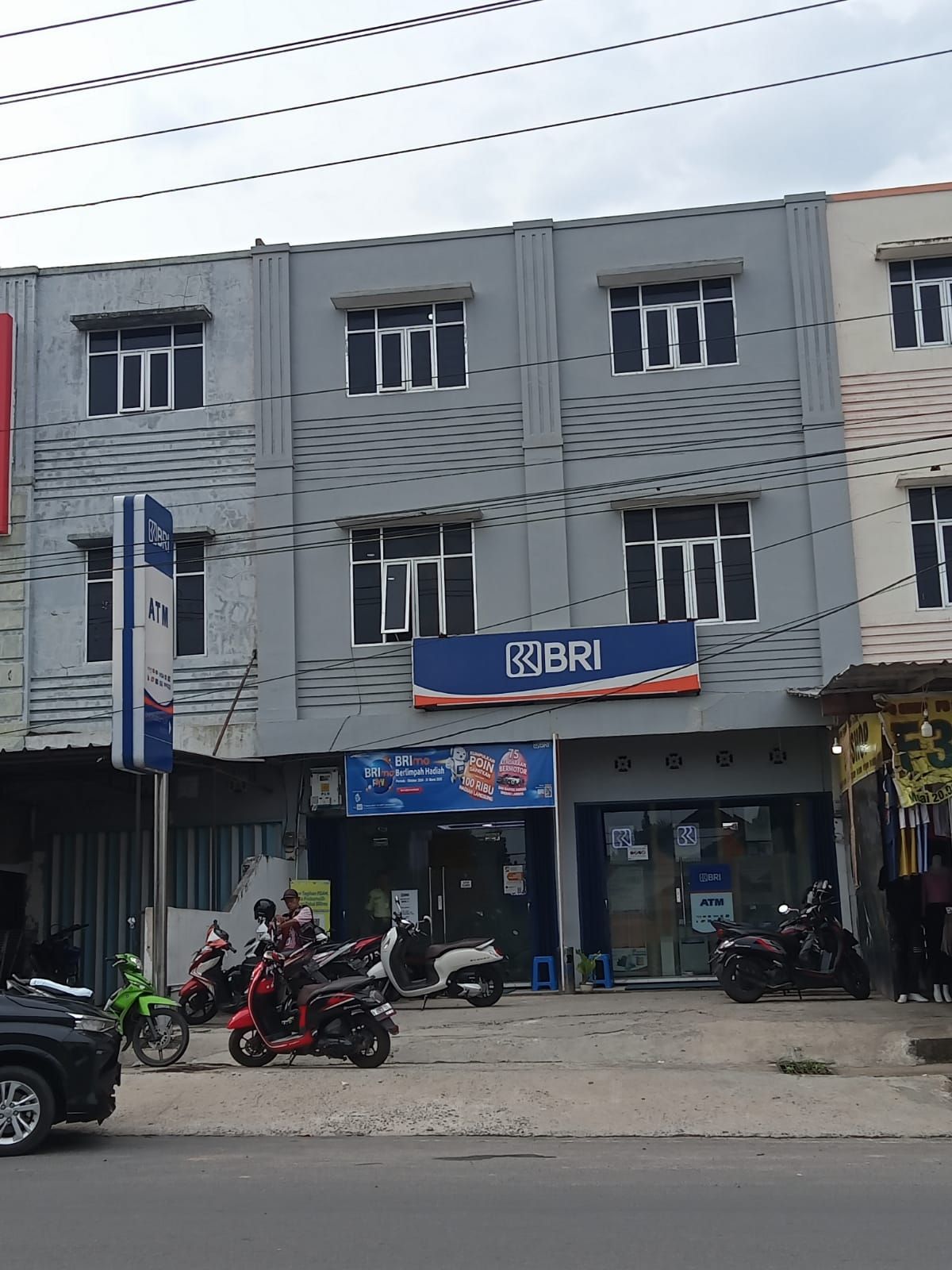 Suasana kantor BRI Unit 2 di Jalan Padat Karya