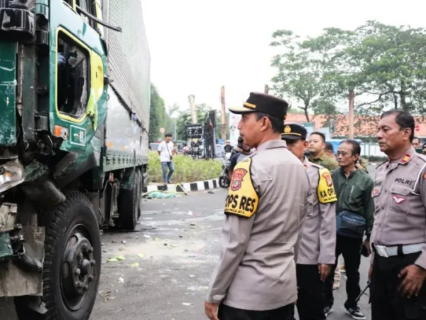 Kapolres Metro Tangerang Kota melakukan pengecekan TKP Laka Lantas di Tugu Adipura Kota Tangerang/ Instagram @polresmetrotangerangkota