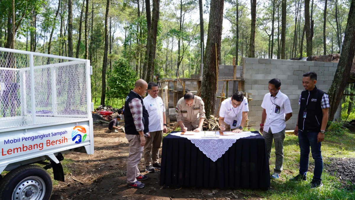 BRI Peduli Bantu Pengelolaan Sampah untuk Wujudkan Lingkungan Bersih di Desa Cikole, Lembang