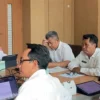 Penjabat (Pj) Bupati Bandung Barat, Ade Zakir bersama sejumlah OPD terkait tengah mengikuti kegiatan evaluasi implementasi program Kota Cerdas atau Smart City di Ruang Rapat Setda KBB. Kamis (31/10). Dok Diskominfotik KBB