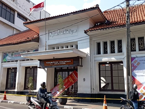 Dok. Kondisi Gedung YPK paaca mengalami kerusakan. Foto. Sandi Nugraha.