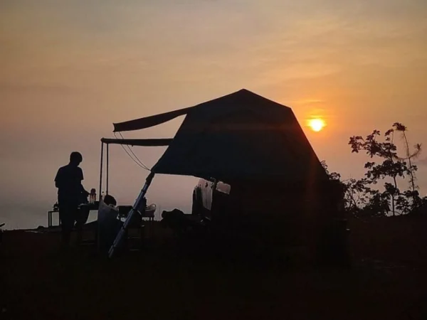 Suasana kemping di Lembah Pejamben di Desa Binangun Kecamatan Pataruman Kota Banjar Jawa Barat. (Istimewa)