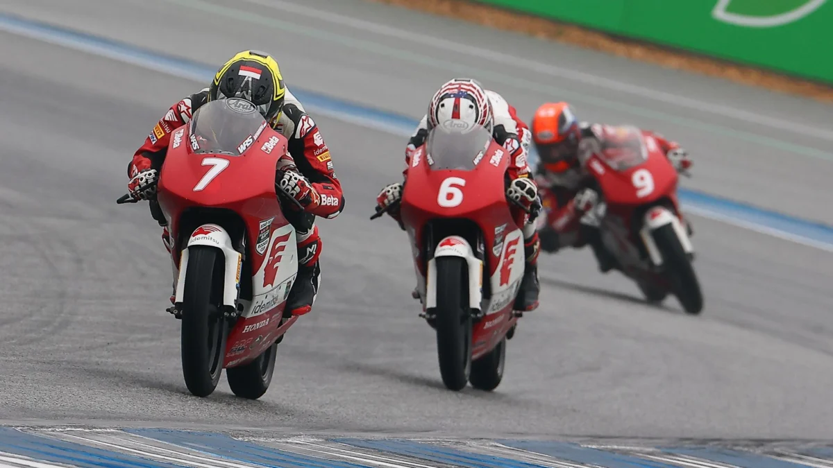 Siap hadapi putaran penutup ajang Idemitsu Asia Talent Cup (IATC) 2024, pebalap binaan Astra Honda Motor (AHM) Muhammad Kiandra Ramadhipa siap melesat kencang untuk meraih podium pada balapan yang akan digelar akhir pekan ini di Sepang International Circuit, Malaysia (2-3/10).