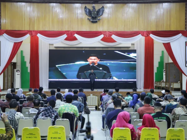 Penjabat Sementara (Pjs) Bupati Bandung, Dikky Achmad Sidik saat menggelar rakor terkait upaya penurunan angka stunting di Gedung Moh Toha Pemkab Bandung, Soreang. Foto Istimewa