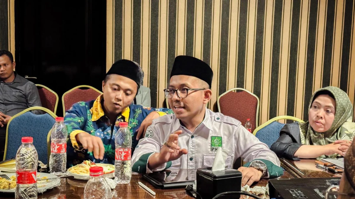 Anggota DPRD Jabar Fraksi PKB dari Dapil XIII, Maulana Yusuf Erwinsyah (baju putih) menyoroti anggaran pendidikan provinsi 2025