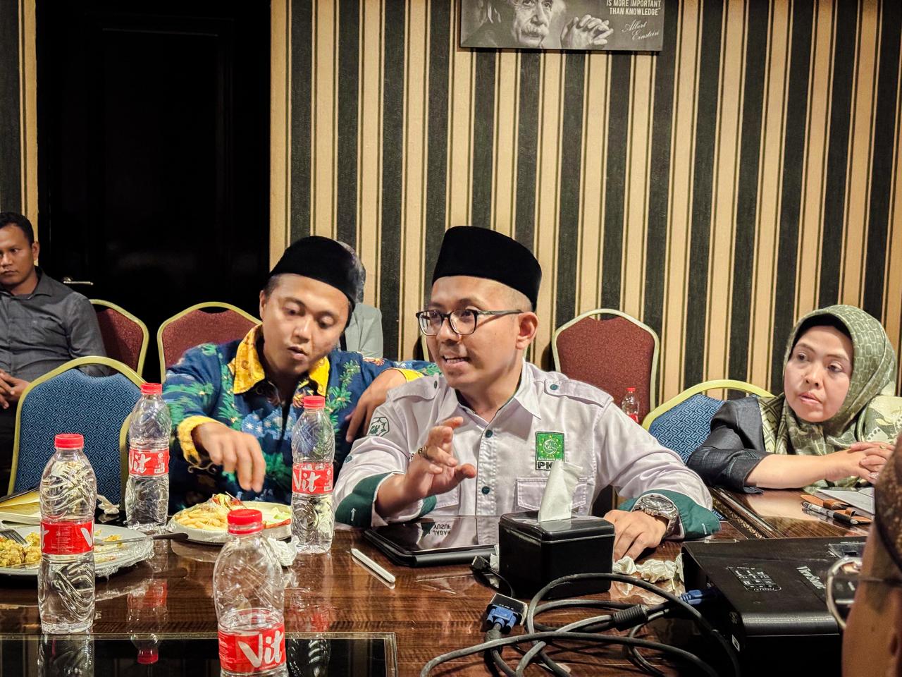 Anggota DPRD Jabar Fraksi PKB dari Dapil XIII, Maulana Yusuf Erwinsyah (baju putih) menyoroti anggaran pendidikan provinsi 2025