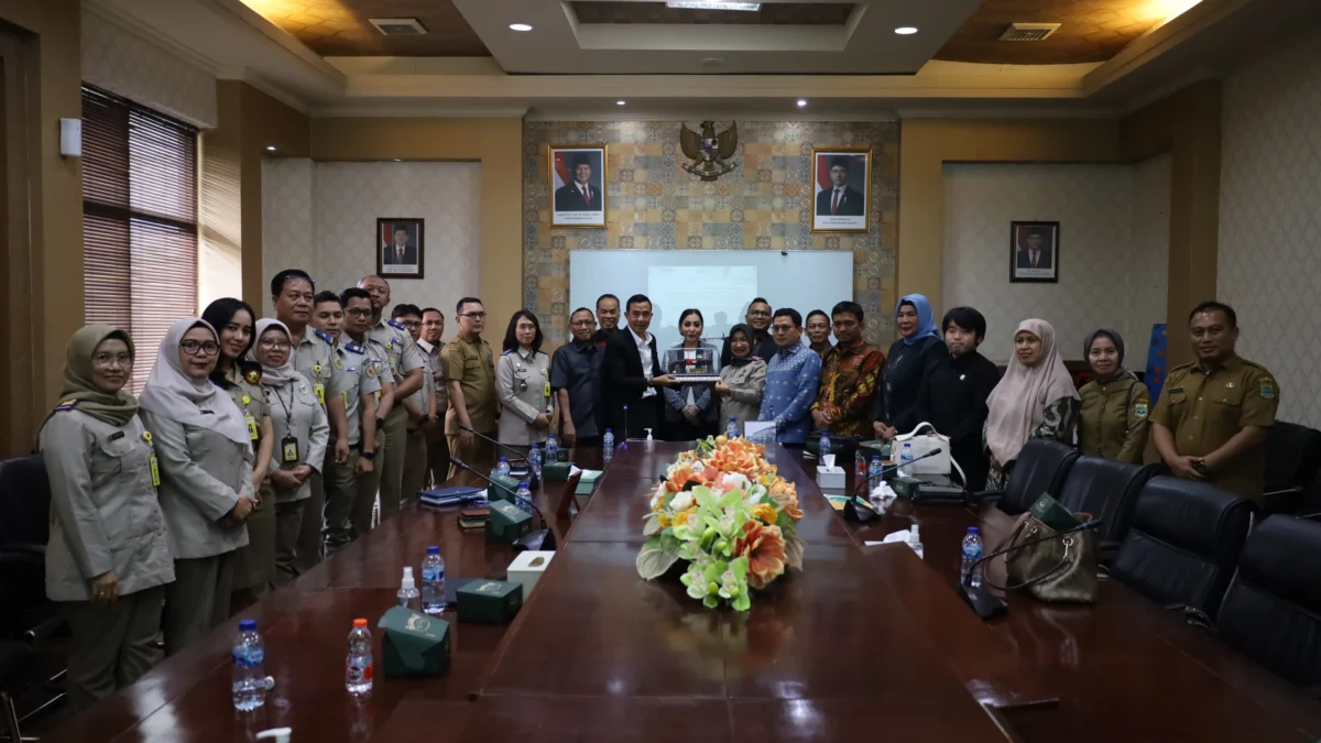 Komisi I DPRD Provinsi Banten melakukan kunjungan ke Kantor Pertanahan Kota Bandung untuk membahas inovasi dalam pelayanan publik di sektor pertanahan.