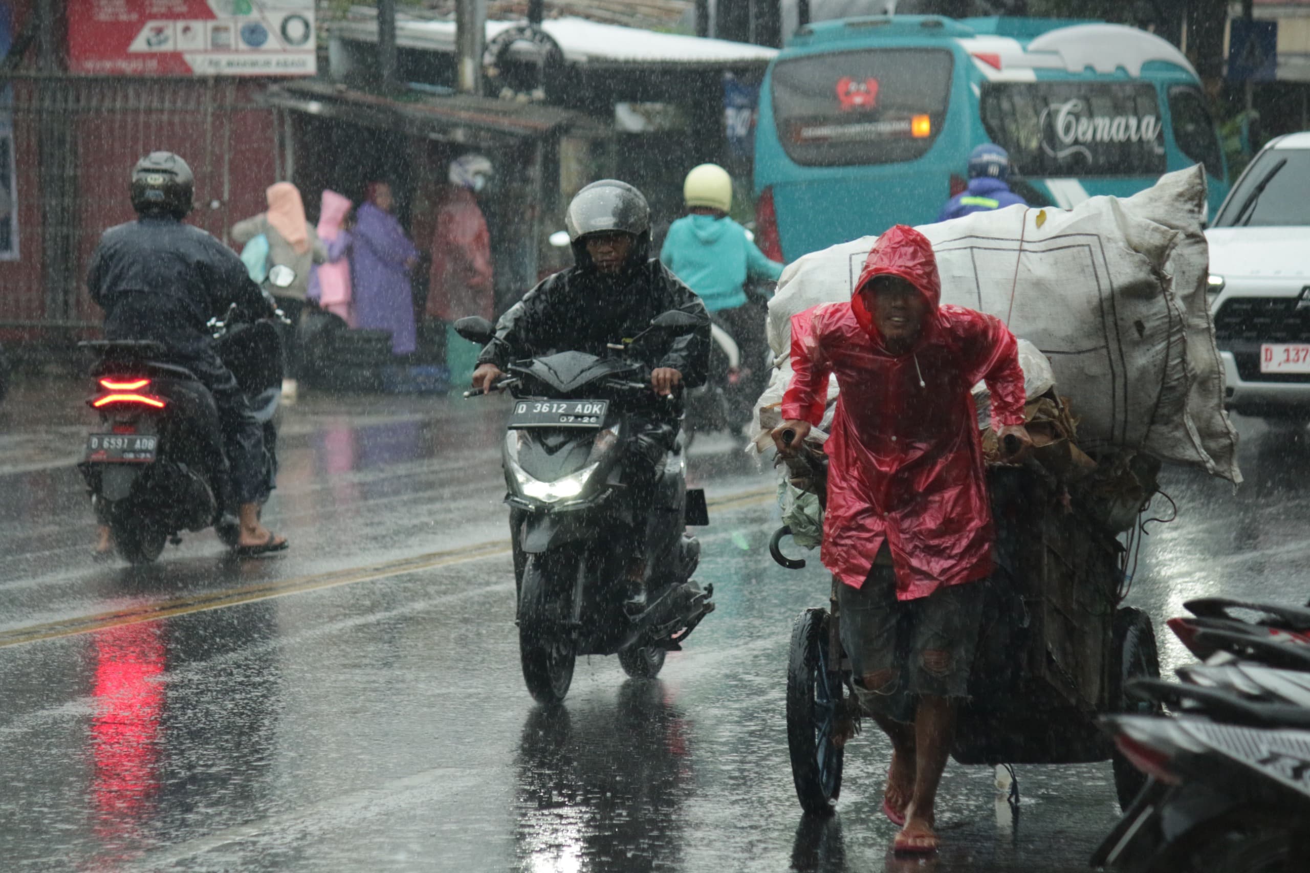 Gelombang Atmosfer Rossby Terpantau Aktif di Wilayah Jabar, BMKG Peringati Potensi Badai Thunderstrom Mengancam