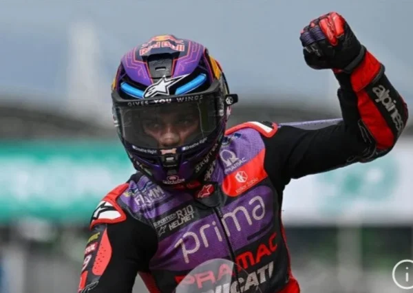 Pembalap Jorge Martin (Prima Pramac Racing) saat raih kemenangan Sprint MotoGP Malaysia di Sirkuit Internasional Sepang, Sabtu (2/11/2024). (Foto/ANTARA)