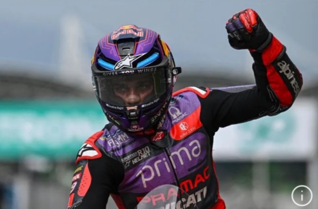 Pembalap Jorge Martin (Prima Pramac Racing) saat raih kemenangan Sprint MotoGP Malaysia di Sirkuit Internasional Sepang, Sabtu (2/11/2024). (Foto/ANTARA)