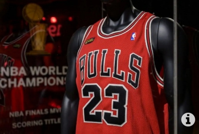 Jersey Michael Jordan terjual Rp73 Miliar. (foto/ANTARA)