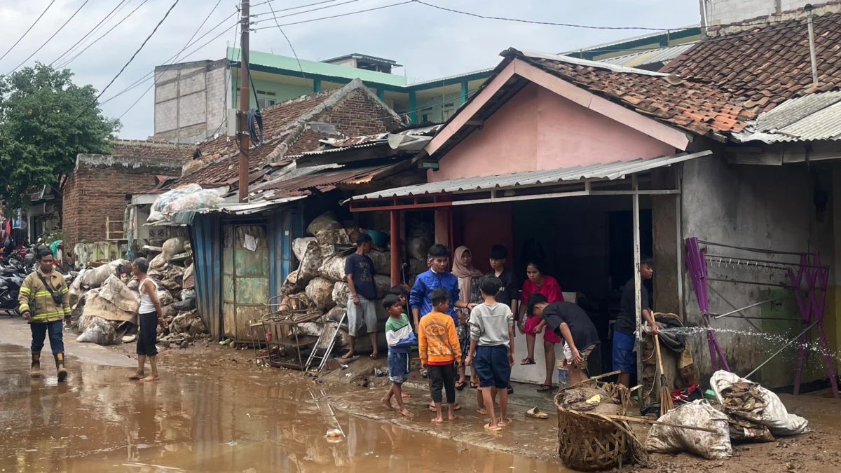 Dok. Salah satu wilayah di Kabupaten Bandung usai diterjang banjir, Selasa, (5/11) malam kemarin. Foto. Agi Jabar Ekspres.