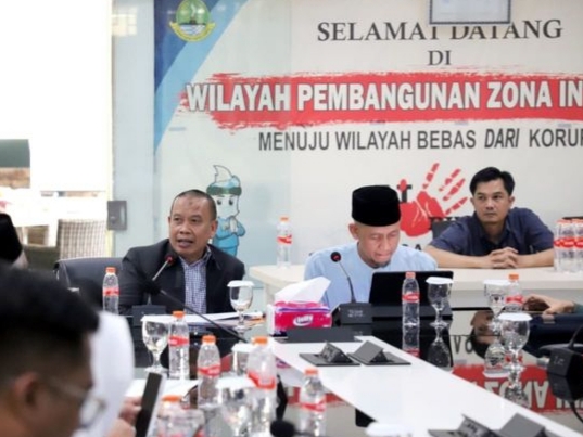 Jajang Rohana bersama jajaran Komisi III saat berkunjung ke P3D wilayah KBB.