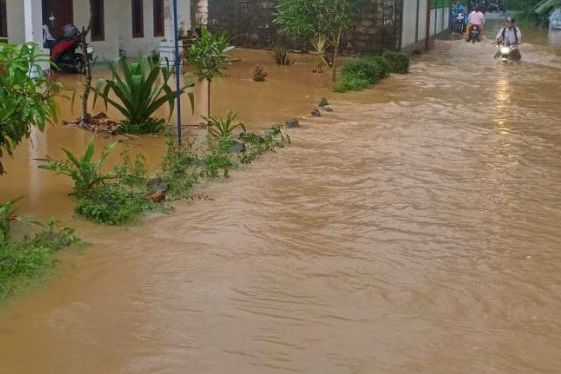 Dampak proyek Tol Cipularang di Km 104-105, Kampung Gudang, Desa Ciptagumati, Kecamatan Cikalongwetan, Kabupaten Bandung Barat (KBB), terendam banjir. Dok pegawai Pemdes Ciptagumati