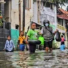 Ilustrasi banjir saat musim penghujan di Kota Bandung. (Dok. Jabar Ekspres)