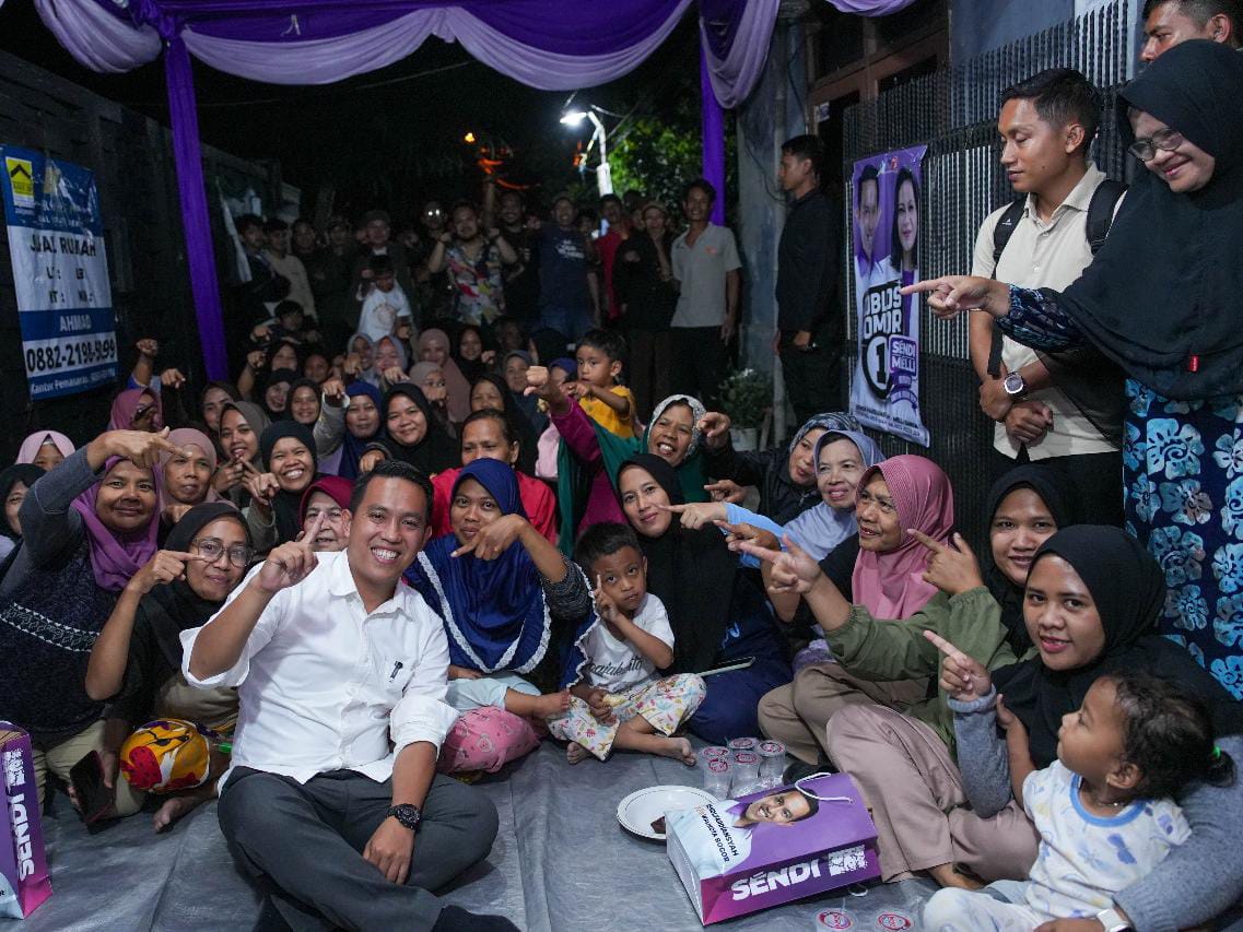 Calon Wali Kota Bogor, Nomor Urut 1, Sendi Fardiansyah bersama warga. (Yudha Prananda / Jabar Ekspres)