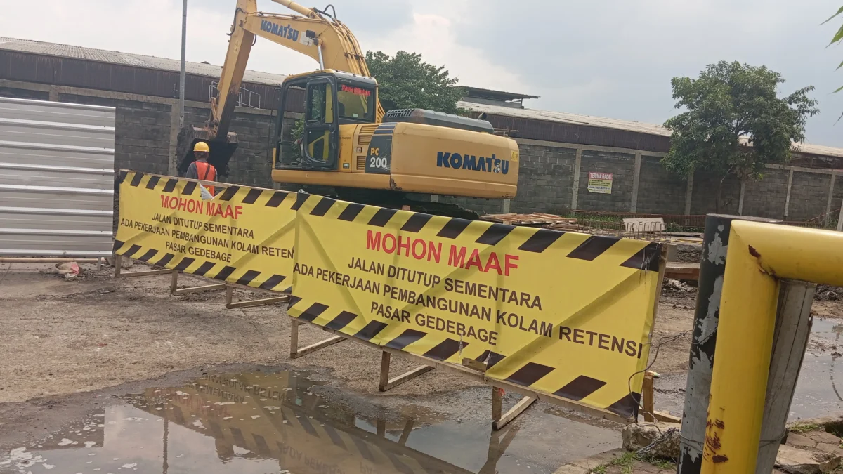 PROGRES: Area kawasan proyek kolam retensi di sekitar Pasar Induk Gedebage, Kota Bandung. (Nizar/Jabar Ekspres)