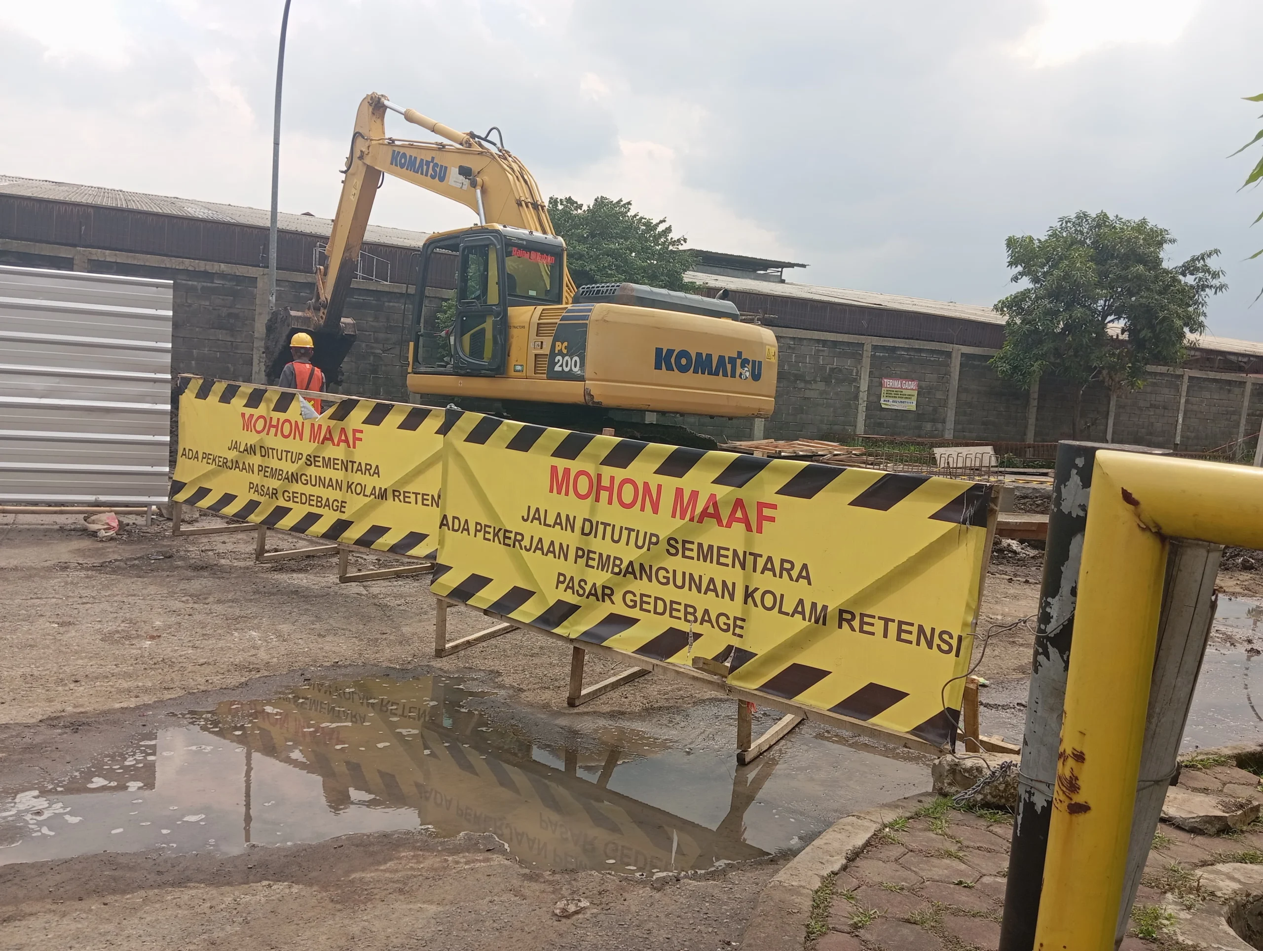 PROGRES: Area kawasan proyek kolam retensi di sekitar Pasar Induk Gedebage, Kota Bandung. (Nizar/Jabar Ekspres)