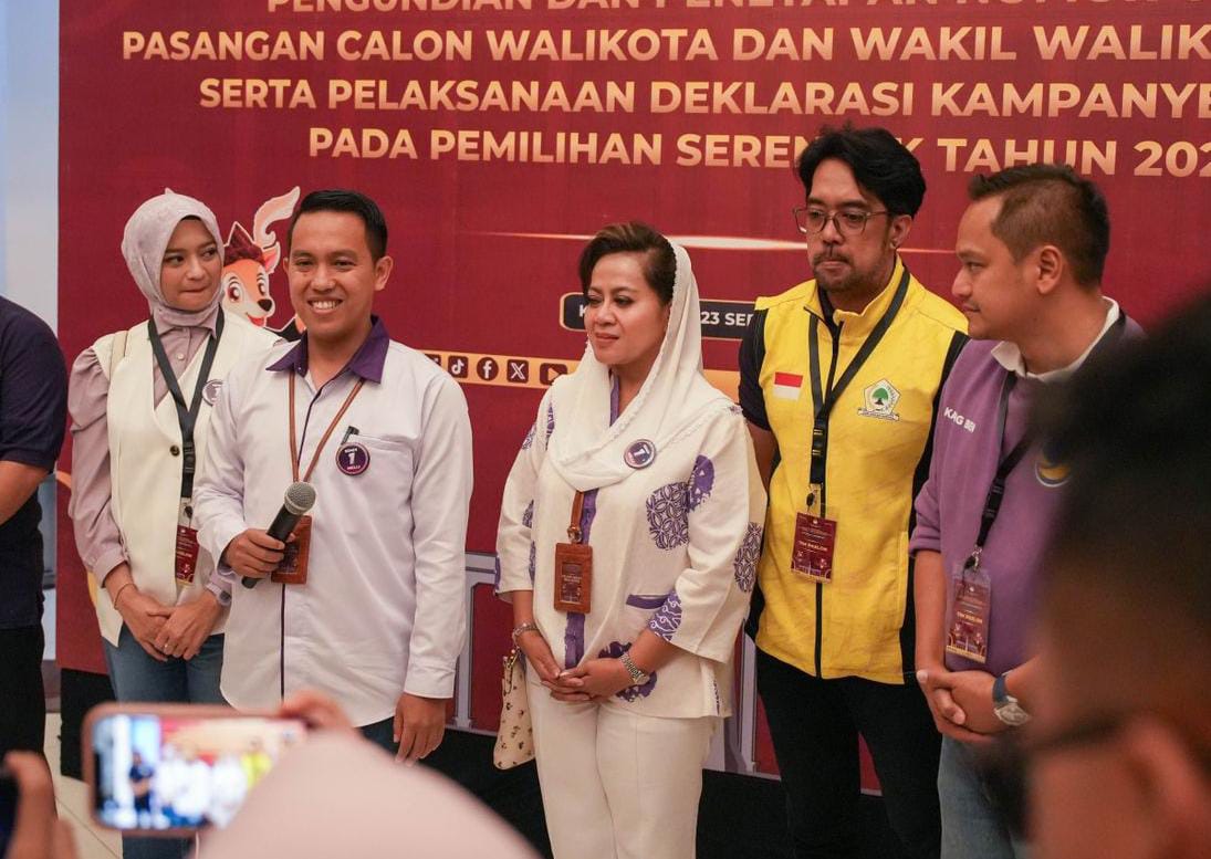 Pasangan Calon Wali Kota dan Wakil Wali Kota Bogor, Nomor Urut 1, Sendi Fardiansyah dan Melli Darsa beserta jajaran partai koalisi. (Yudha Prananda / Jabar Ekspres)