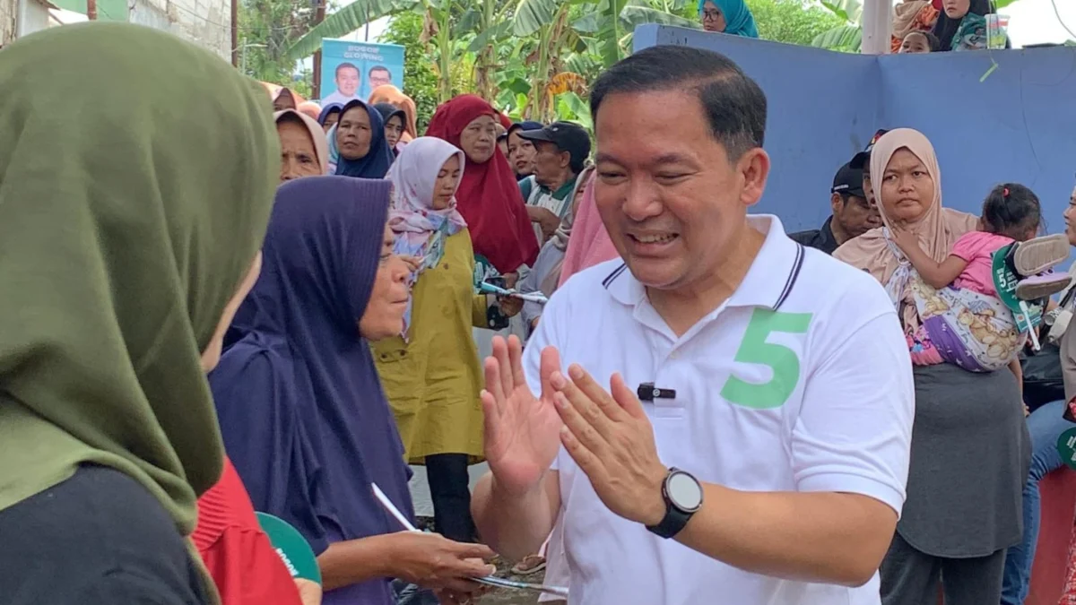 Calon Wali Kota Bogor, Nomor Urut 5, Dokter Reyendra saat menyapa warga Kelurahan Pasirkuda, Kecamatan Bogor Barat. (Yudha Prananda / Jabar Ekspres)