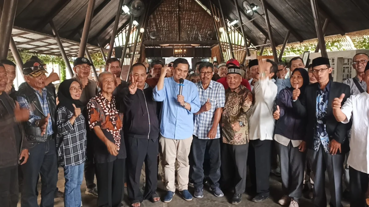 Ratusan alumni Panitia Pengawas Pemilu Kabupaten Bandung angkatan tahun 1999 - 2020, mendeklarasikan diri mendukung pasangan calon Bupati dan Wakil Bupati Bandung nomor urut 1, Sahrul Gunawan - Gun Gun Gunawan.