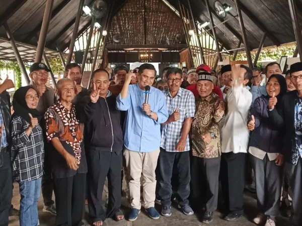 Ratusan alumni Panitia Pengawas Pemilu Kabupaten Bandung angkatan tahun 1999 - 2020, mendeklarasikan diri mendukung pasangan calon Bupati dan Wakil Bupati Bandung nomor urut 1, Sahrul Gunawan - Gun Gun Gunawan.