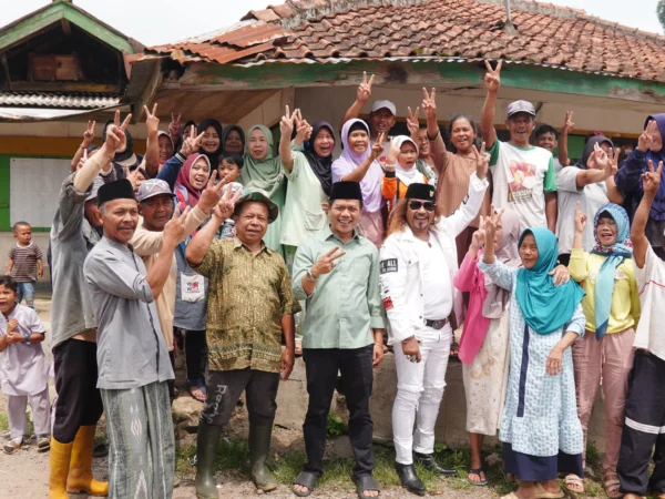 Calon Bupati Bandung nomor urut 2 Dadang Supriatna adalah sosok yang konsisten menunjukkan keberpihakannya kepada masyarakat kecil atau wong cilik di Kabupaten Bandung.