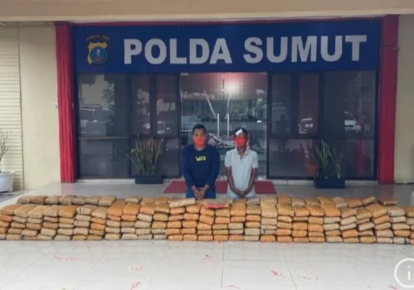 Personel Ditresnarkoba Polda Sumatera Utara menangkap terduga pemilik ganja dan menyita ganja seberat 272 kilogram. (foto/ANTARA)