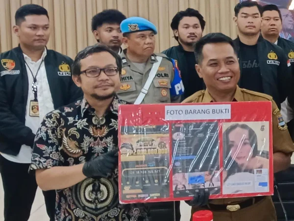 Kepala Diskominfotik KBB, Yoppie Indrawan saat menghadiri gelar perkara kasus judi online di Polres Cimahi. Dok istimewa