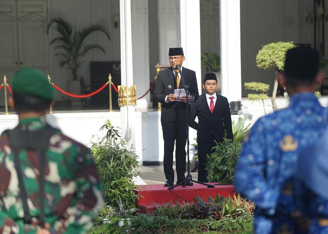 Pj Wali Kota Bogor, Hery Antasari saat memimpin apel peringatan HKN ke-60 tingkat Kota Bogor, Selasa (12/11). (Yudha Prananda / Jabar Ekspres)