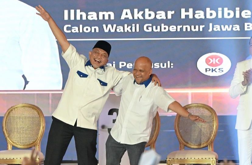 Gestur Pesawat Terbang Pasangan ASIH di Debat Pilgub Jabar Sukses Curi Perhatian