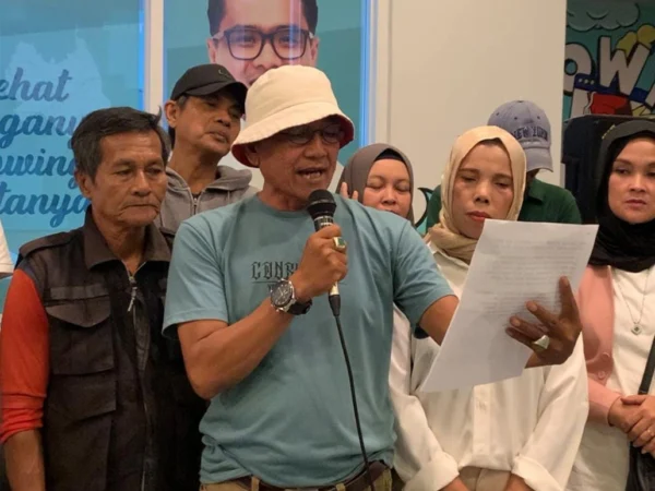 Sejumlah pedagang dari Paguyuban Pasar Kebon Kembang Kota Bogor melakukan deklarasikan dukungan terhadap Pasangan Cawalkot dan Cawawalkot, Dokter Rayendra dan Eka Maulana. (Yudha Prananda / Jabar Ekspres)