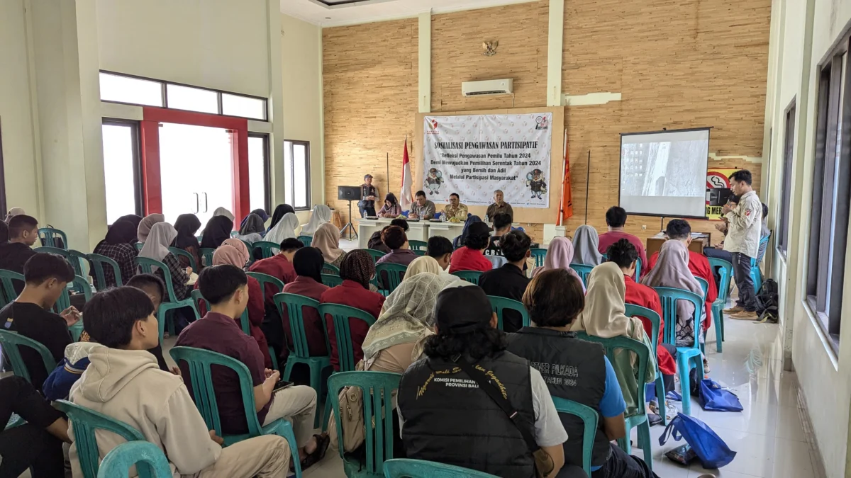 Bawaslu menggelar sosialisasi pengawasan pemilu di aula Dispora Kota Banjar pada Selasa, 12 November 2024. (Cecep Herdi/Jabar Ekspres)