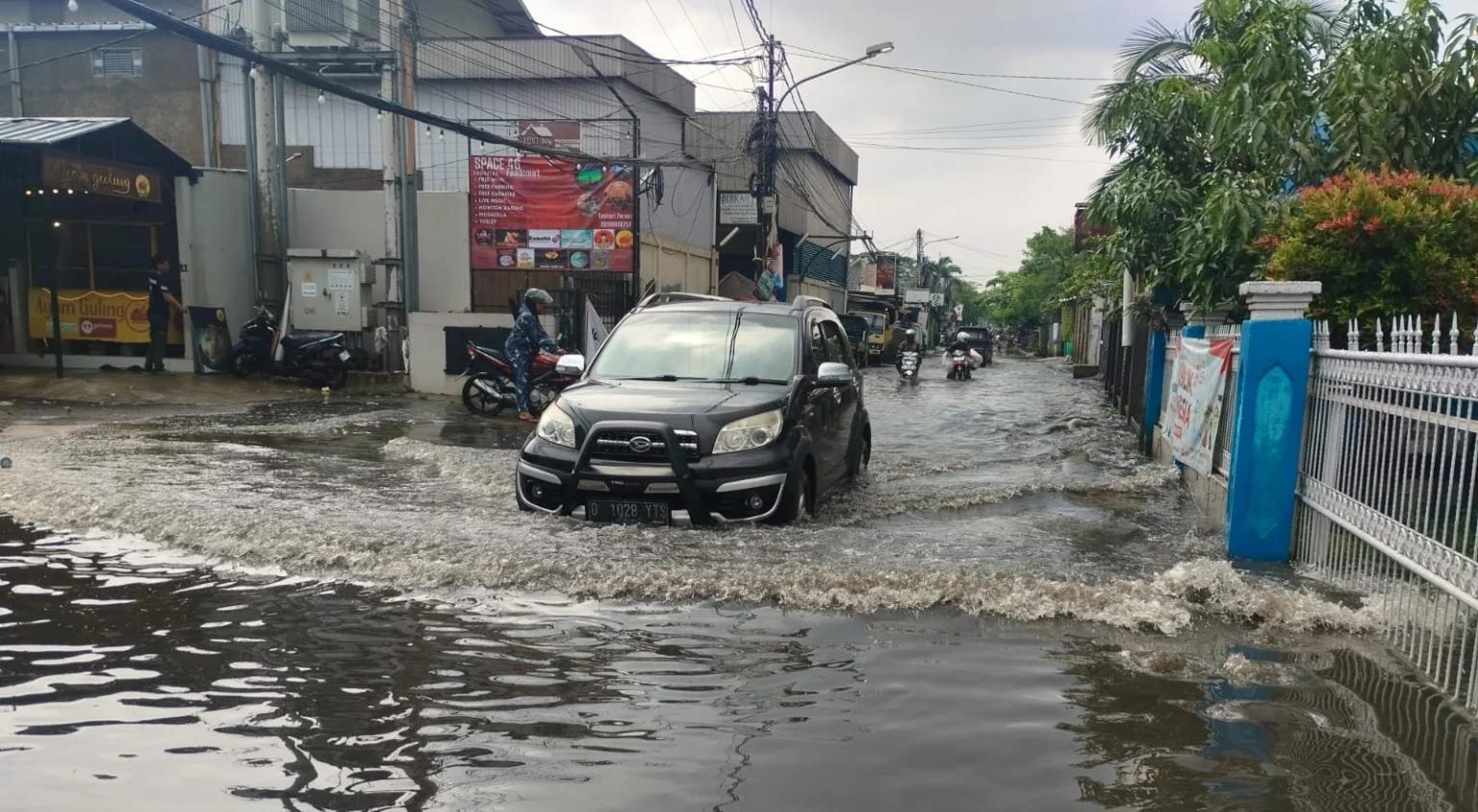 Salah satu titik banjir yang kerap terjadi di wilayah Cingised, Cisaranten Endah, Kota Bandung (Sadam Husen / JE)